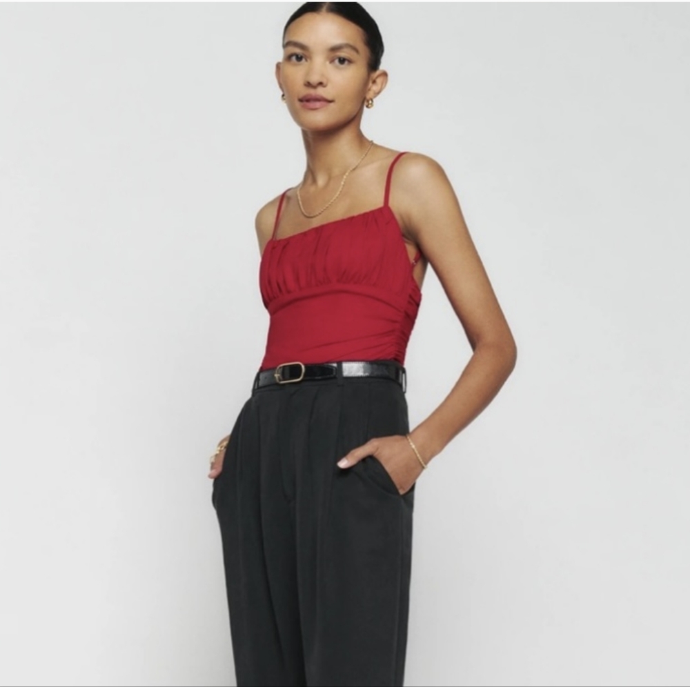 Red Reformation backless ruched top sz 6 ❤️